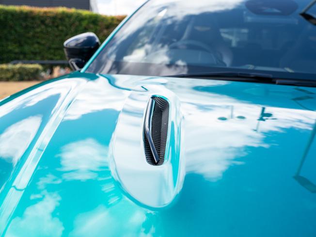 ASTON MARTIN DBX Photo 47