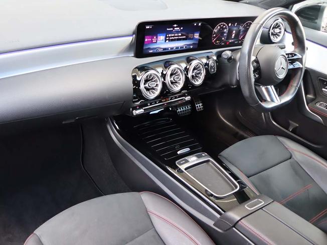MERCEDES-BENZ A Class Photo 3