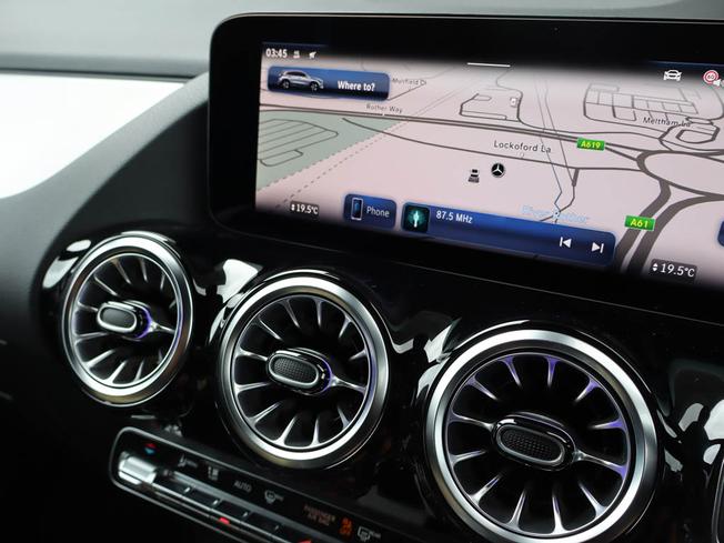 MERCEDES-BENZ GLA Photo 11
