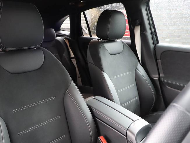 MERCEDES-BENZ GLA Photo 13