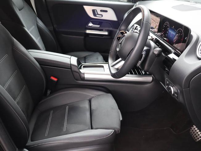 MERCEDES-BENZ GLA Photo 23