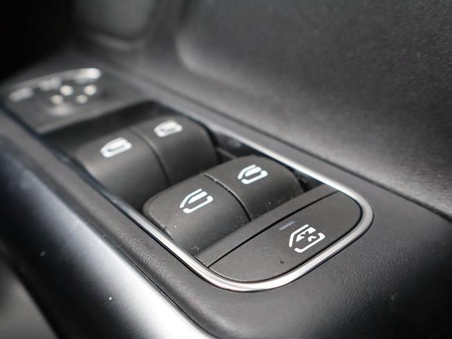 MERCEDES-BENZ GLA Photo 24