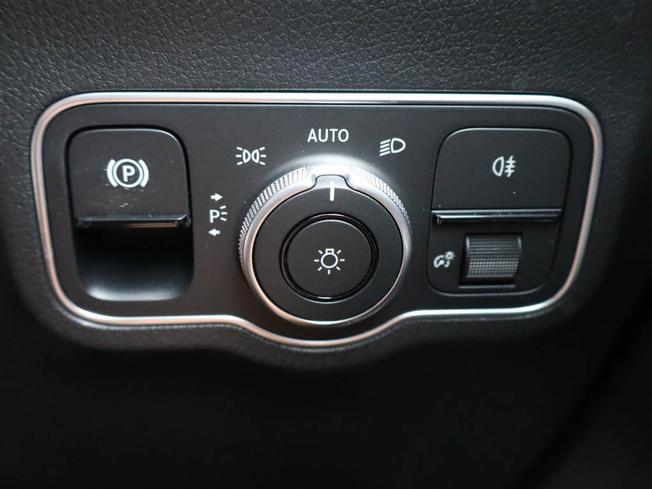 MERCEDES-BENZ GLA Photo 26