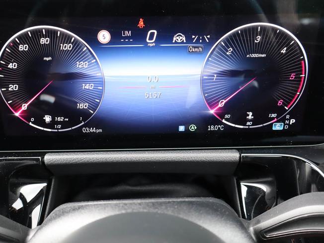 MERCEDES-BENZ GLA Photo 4