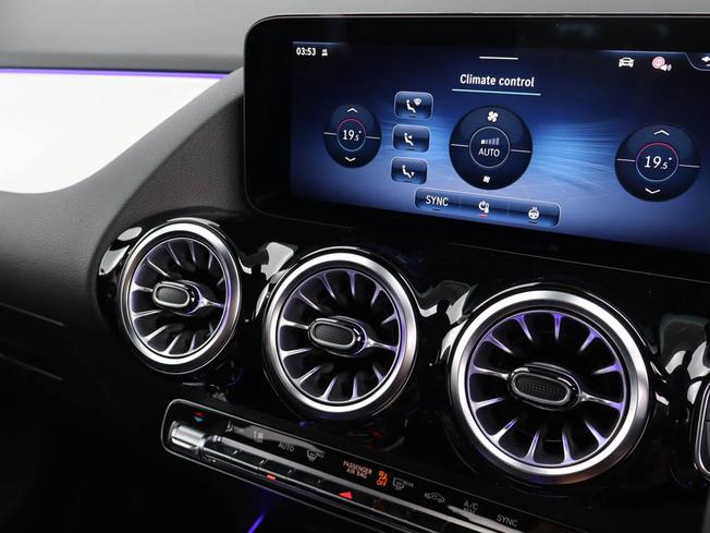 MERCEDES-BENZ GLA Photo 48