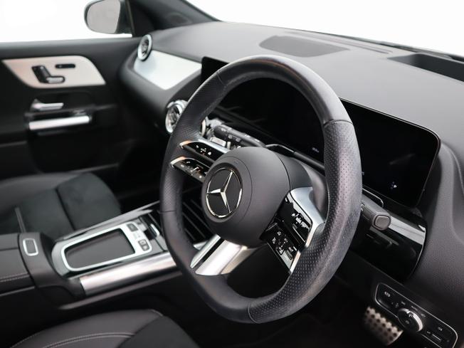 MERCEDES-BENZ GLA Photo 11