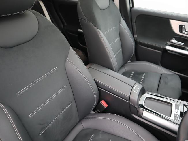 MERCEDES-BENZ GLA Photo 12