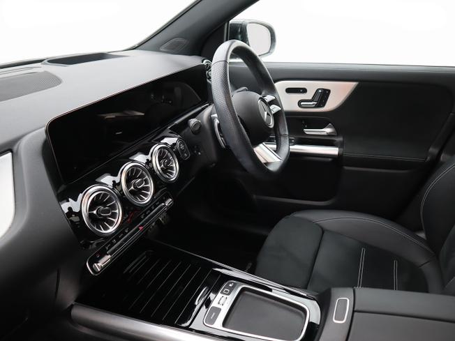 MERCEDES-BENZ GLA Photo 17