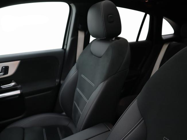 MERCEDES-BENZ GLA Photo 18