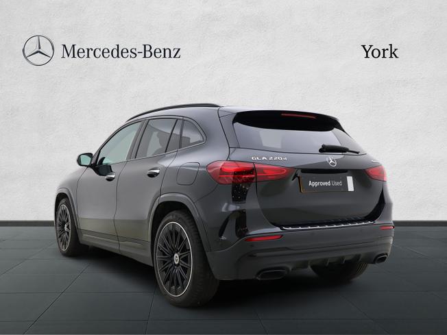 MERCEDES-BENZ GLA Photo 2