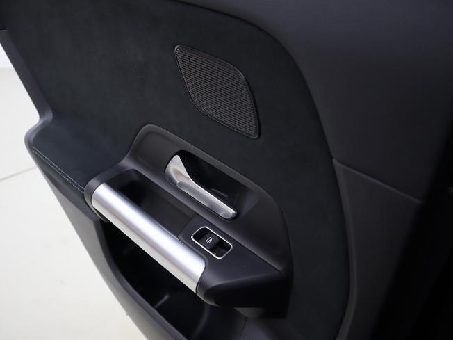 MERCEDES-BENZ GLA Photo 21