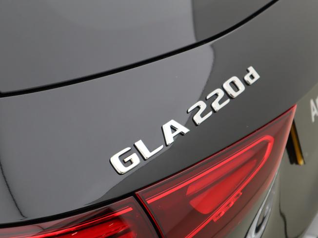 MERCEDES-BENZ GLA Photo 22