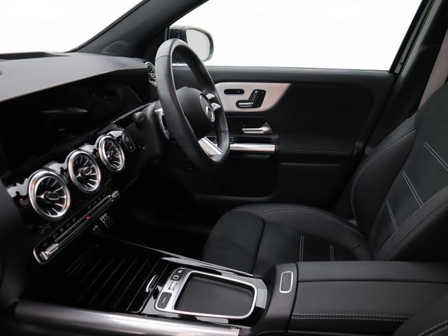 MERCEDES-BENZ GLA Photo 3