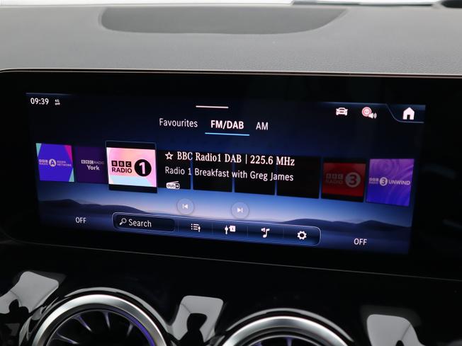MERCEDES-BENZ GLA Photo 32