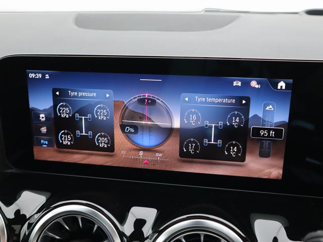 MERCEDES-BENZ GLA Photo 35