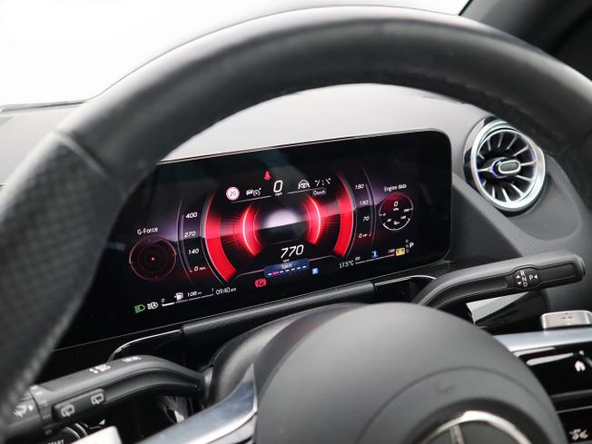 MERCEDES-BENZ GLA Photo 4