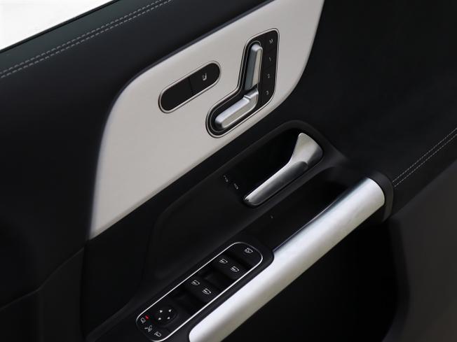 MERCEDES-BENZ GLA Photo 42