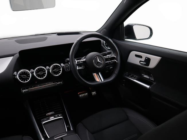 MERCEDES-BENZ GLA Photo 5