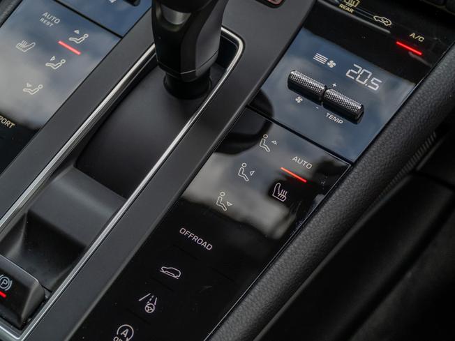 PORSCHE Macan Photo 17