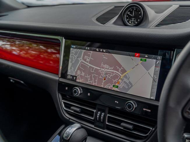 PORSCHE Macan Photo 22