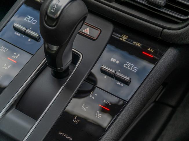 PORSCHE Macan Photo 25