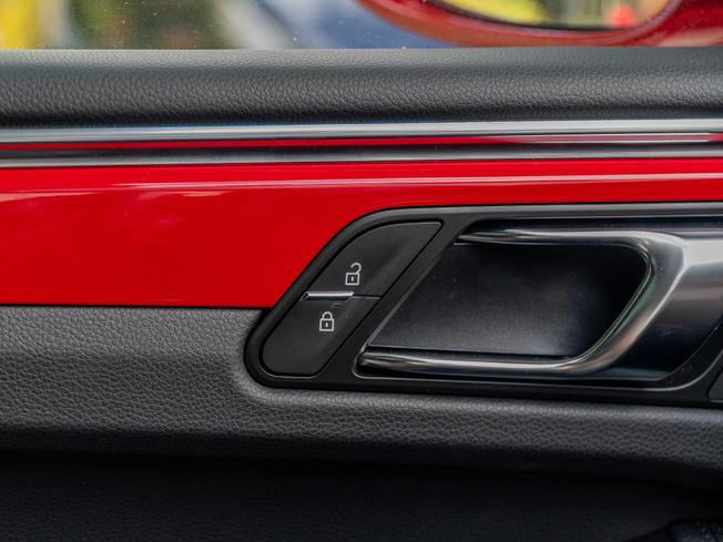 PORSCHE Macan Photo 29