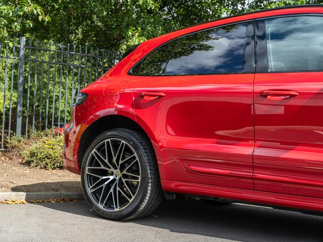 PORSCHE Macan Photo 39