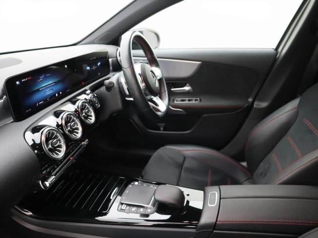 MERCEDES-BENZ A Class Photo 18