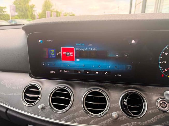 MERCEDES-BENZ E Class Photo 15