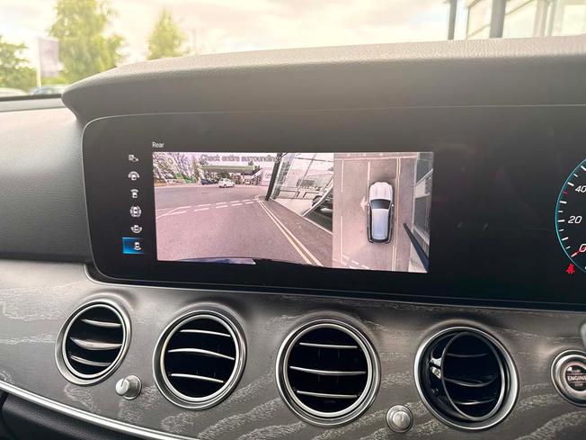 MERCEDES-BENZ E Class Photo 17