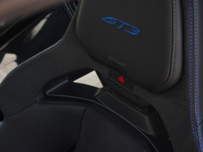 PORSCHE 911 Photo 15