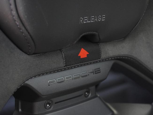 PORSCHE 911 Photo 18