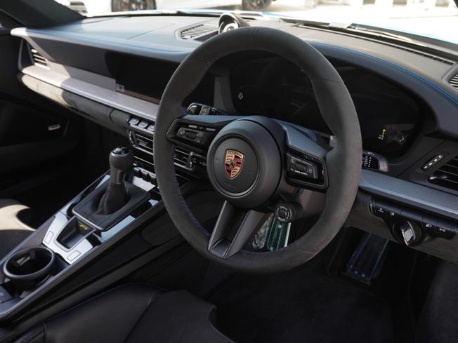 PORSCHE 911 Photo 8