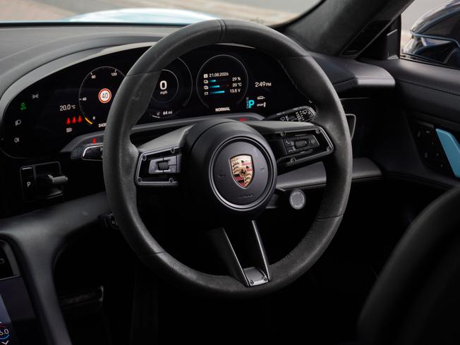PORSCHE Taycan Photo 10