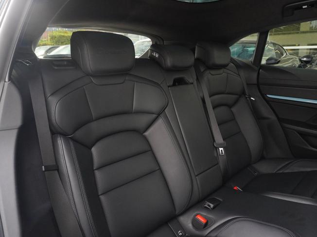 PORSCHE Taycan Photo 11