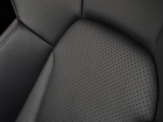 PORSCHE Taycan Photo 15