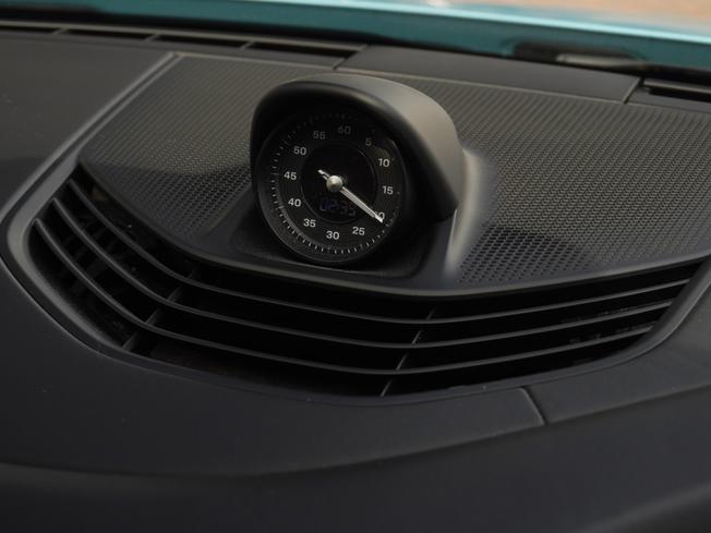 PORSCHE Taycan Photo 18