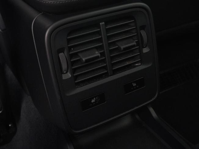 PORSCHE Taycan Photo 31