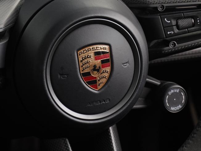 PORSCHE Taycan Photo 33