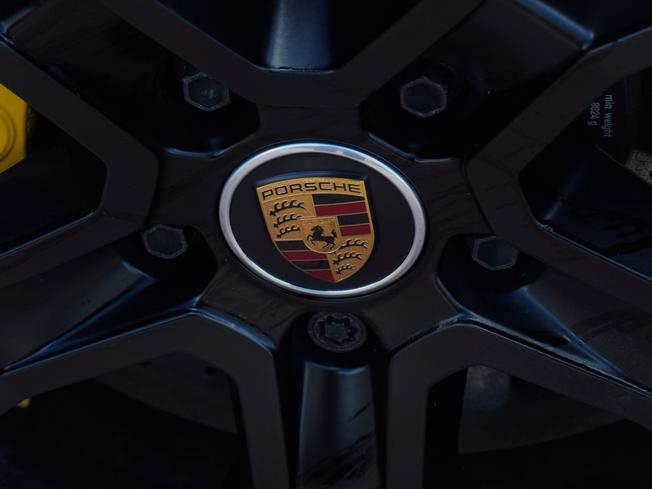 PORSCHE Taycan Photo 34