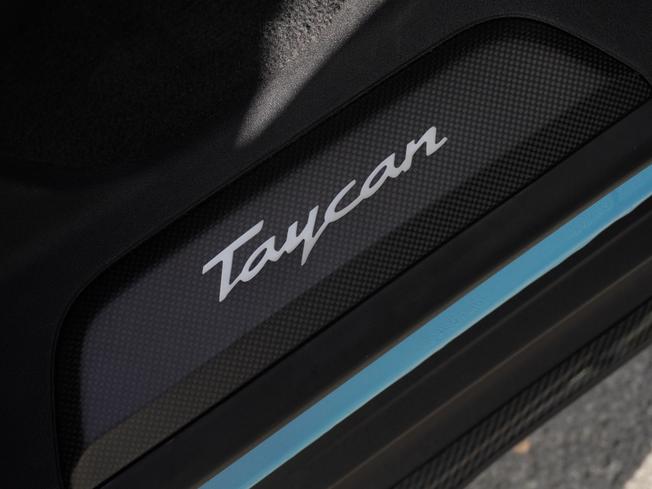PORSCHE Taycan Photo 39