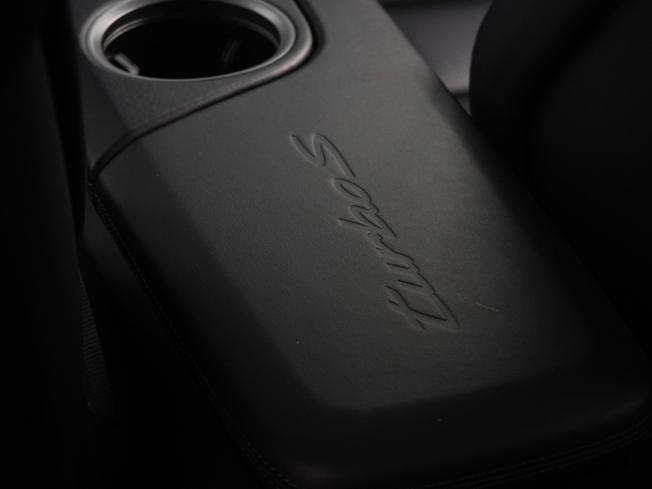 PORSCHE Taycan Photo 40