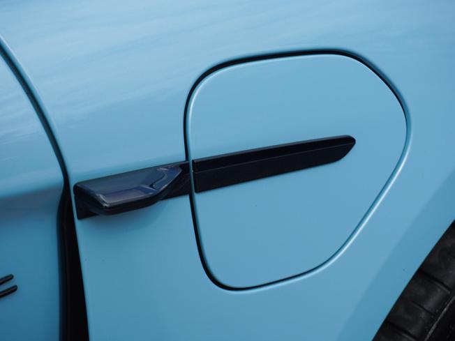 PORSCHE Taycan Photo 48