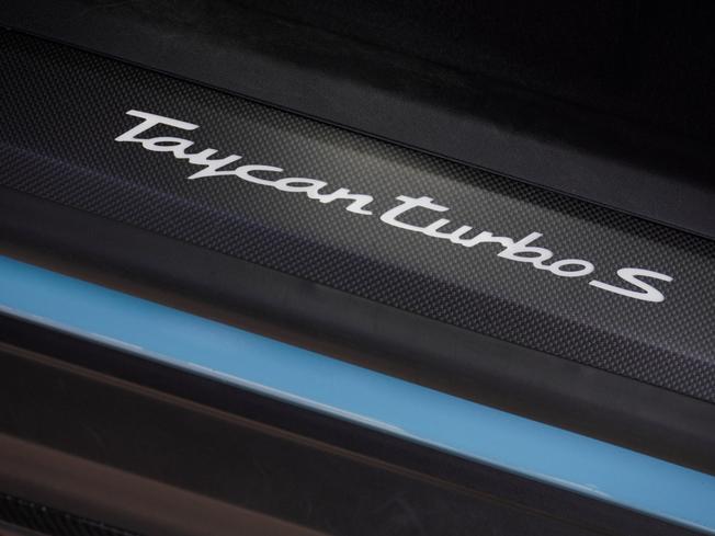 PORSCHE Taycan Photo 50