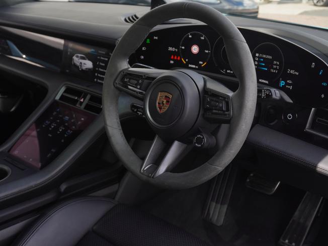PORSCHE Taycan Photo 8
