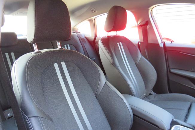 BMW 2 Series Photo 29