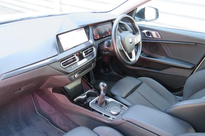BMW 2 Series Photo 37