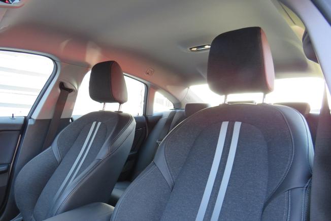 BMW 2 Series Photo 38