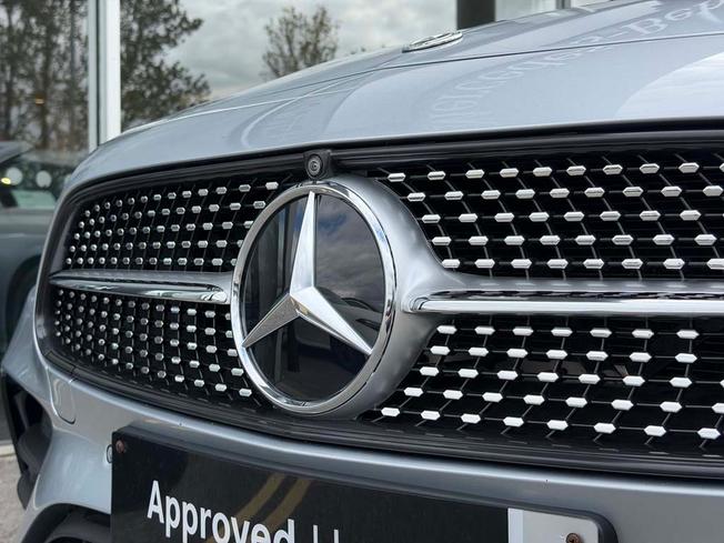 MERCEDES-BENZ E Class Photo 18