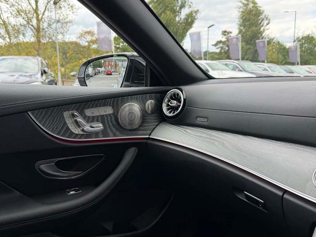 MERCEDES-BENZ E Class Photo 32
